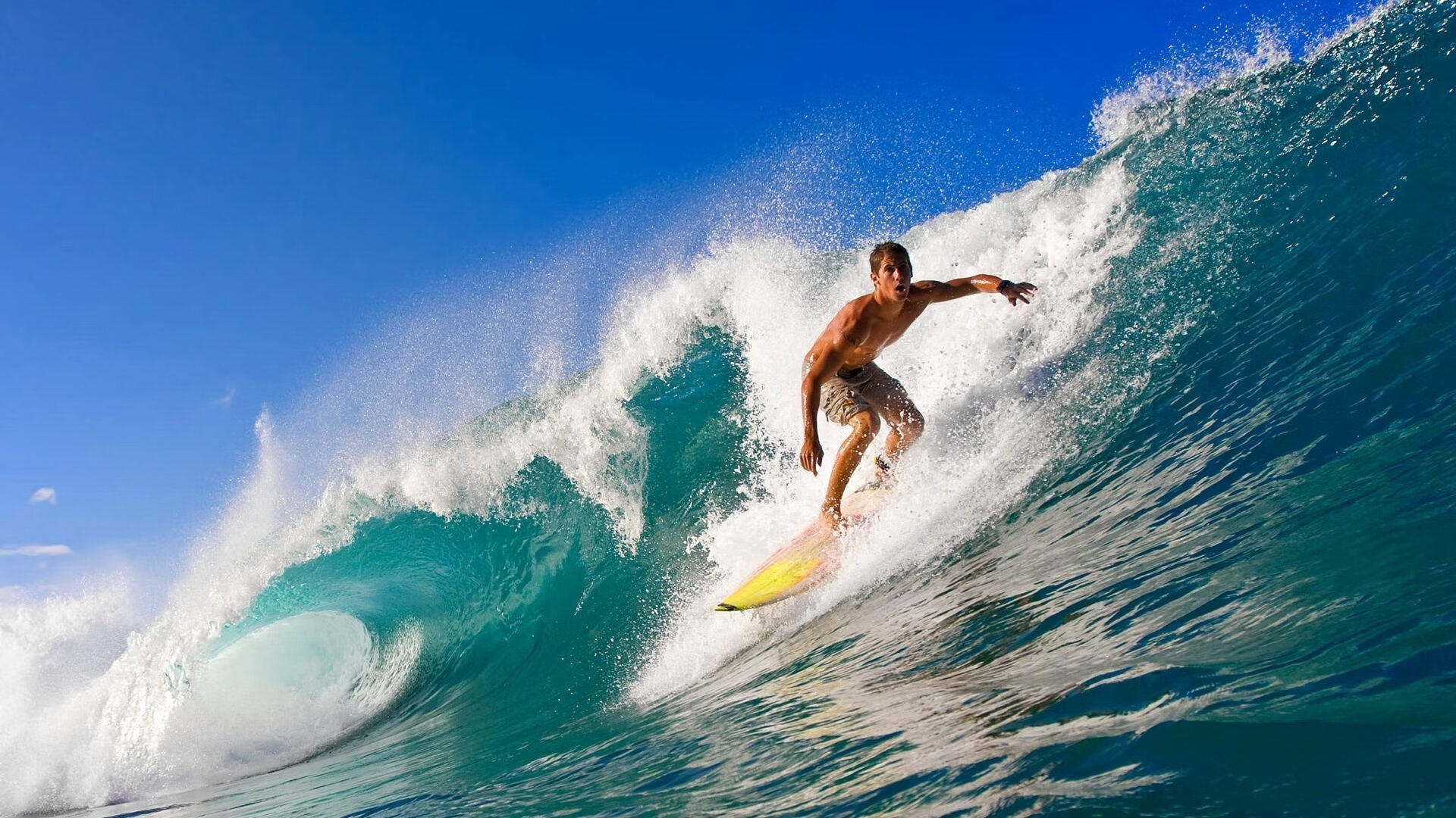 国足球迷助威活动现场火爆，足球球迷助威