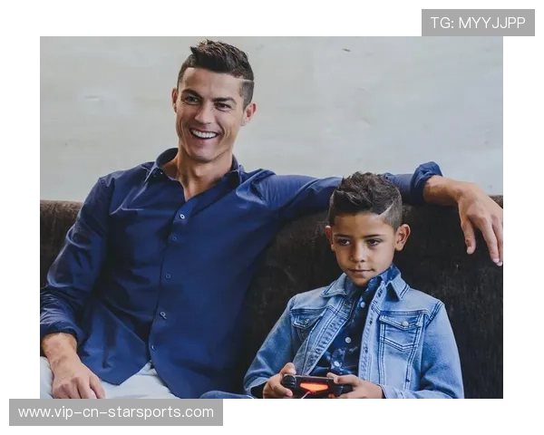 C罗带儿子参加训练营,父子合影上热搜 C罗带儿子参加训练营,父子合影上热搜